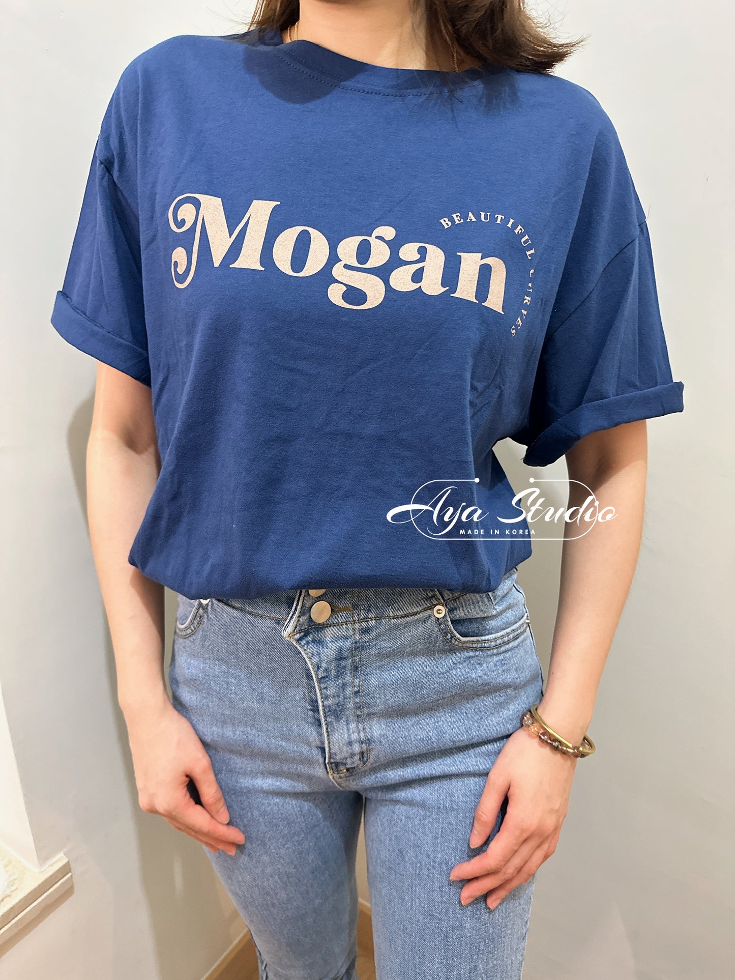 Mogan Tee